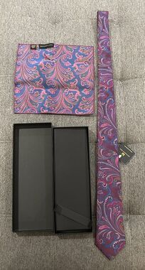 Gentleman's Guru Necktie and Pocket Square Paisley Set NIB